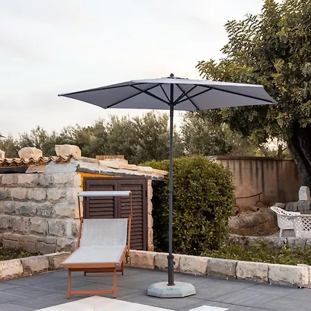 Nyaraló Scrusciu Ri Mari, Noto